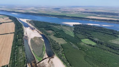 Рекордно ниското ниво на Дунав блокира корабоплаването по реката (СНИМКИ)