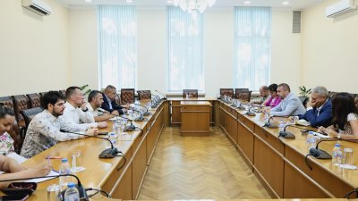 Министърът на транспорта очаква нова заповед от АПИ за ограничанията за спирането на тежкотоварния трафик
