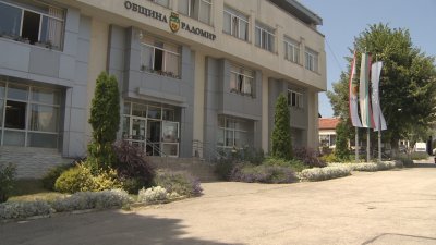 Малолетни деца биха свой връстник в Радомир