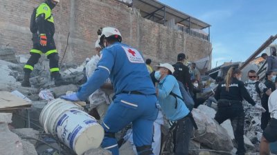 Расте броят на жертвите и се издирват още оцелели след труса в Колумбия