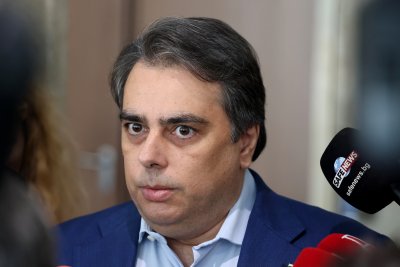 Асен Василев към премиера: Знаели ли са ДАНС за неонацистки мрежи преди убийството в Пловдив и какво са предприели?