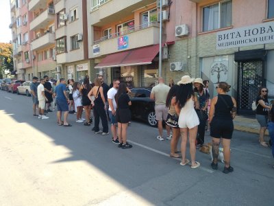 Протест заради мъртвородено бебе във Варна (СНИМКИ)
