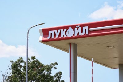 Дерогацията на "Лукойл": Удължаването на лиценза намалява риска от поскъпване на горивата
