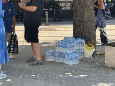 Столичната община раздава безплатна вода заради очакваните високи температури днес и утре