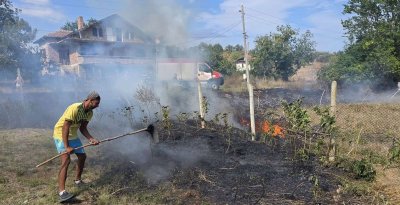 Голям пожар изпепели около 550 декара край Средец, огънят все още не е потушен