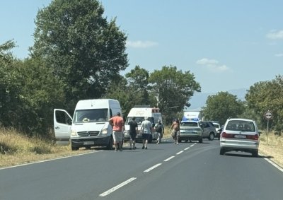 Шест души пострадаха при тежка катастрофа край Павел баня