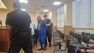 Оставиха в ареста бившия полицай извършил жестокото убийство в Съединение