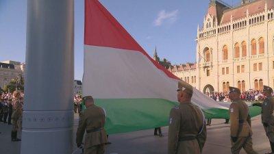 Реформите в Унгария: Обществената телевизия възобнови новинарските си емисии