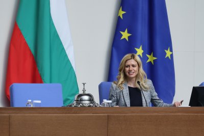 Председателят на НС Михаела Доцова: Нека Богородица закриля всички ни, а доброто да намира път към домовете ни