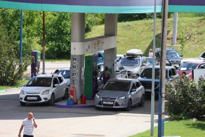Недостиг на горива: Русия започна внос, опашки по бензиностанциите