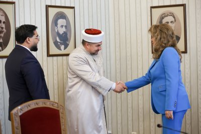 Президентът Йотова на среща с главния мюфтия: В България сме утвърдили традиция на мир и толерантност между религиозните общности
