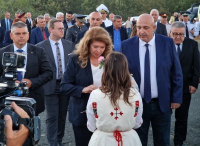 Илияна Йотова към българите от РСМ: Няма да ви предадем, няма да се отречем от вас!
