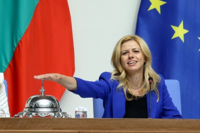 Прието на първо четене: Една трета от всички директорски позиции в публичните компании трябва да са заемани от жени