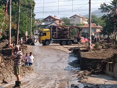 Частично бедствено положение в община Струмяни заради падналите проливни дъждове (СНИМКИ)