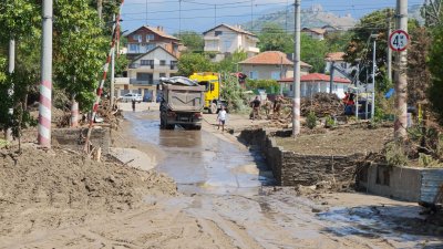 Продължава възстановяването на община Струмяни след водното бедствие