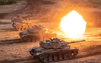 &bdquo;Военен уикенд&ldquo;за цивилни: Иновативни стратегии за набиране на войници