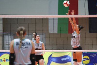 България възкръсна от 0:2 и е на крачка от осминафиналите на Евроволей