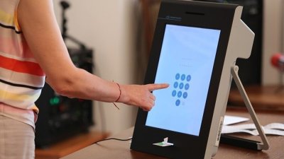 Изборите за президент: Обявява се и обществена поръчка за ремонт на машините