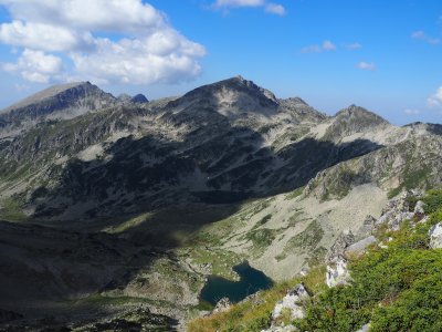 Валежи и гръмотевични бури ще има на отделни места през следващите дни