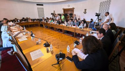Депутатите от правната комисия гледат на второ четене Закона за държавния служител