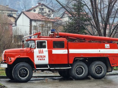 Продължава доугасяването на пожара в Рила
