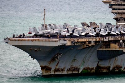 След 250 дни в морето: Американският самолетоносач "Ейбрахам Линкълн" акостира в Тайланд