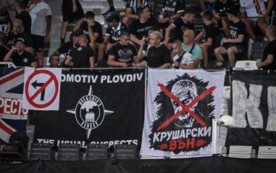 Феновете на Локомотив Пловдив поискаха промяна и поставиха управлението на Крушарски на гласуване