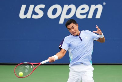 Алекс Микелсен изхвърли Брендън Накашима от US Open, Медведев продължава уверено