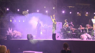 Голямата Лили Иванова пя пред своите почитатели в центъра на София