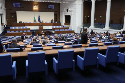 На първо четене: Депутатите премахнаха продуктовата такса и за автомобилите