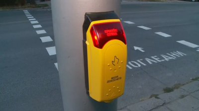 Първи светофари с бутони за незрящи пешеходци заработиха в Пловдив