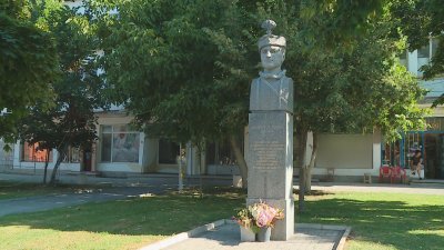 В навечерието на съединението: Съединение пази паметта за героите на празника