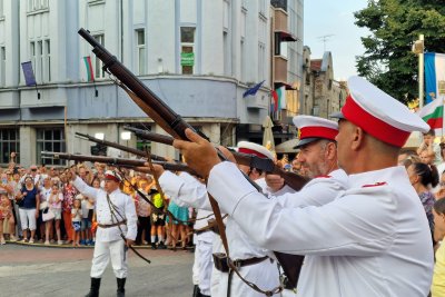 България празнува 141 години от Съединението (ОБЗОР)
