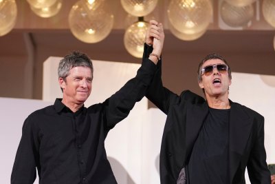 Документален филм за бандата Oasis: Братята Галахър се събраха във Венеция