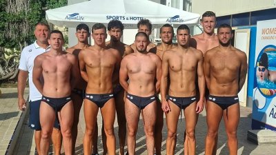 България продължава битката за топ 5 на световното първенство по водна топка 4х4