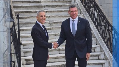 Преди президентските избори учредяват инициативен комитет, издигащ кандидатурите на Гюров и Кандев