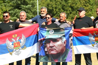 Хиляди на погребението на Ратко Младич в Белград