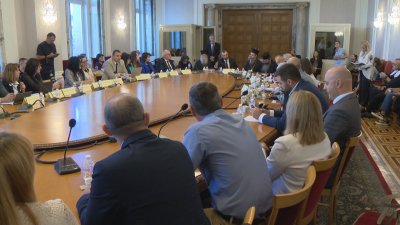Тричасов спор в образователната комисия "За" или "Против" предмета "Добродетели и религии"
