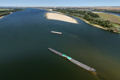 Нивото на Дунав остава ниско, в сила са ограниченията за корабоплаването