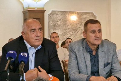Помилването на Огнян Ангелов нажежи политическите страсти
