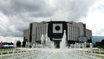 Благотворителен концерт събира десетки артисти в подкрепа на баща на четири деца