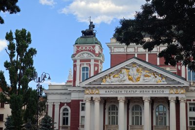 Новият сезон в Народен театър &bdquo;Иван Вазов&ldquo;: &bdquo;Вакханки&ldquo;, "Физика на тъгата" и разказ за Виола Каравелова