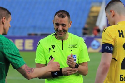 Футболният съдия Драгомир Драганов сложи край на кариерата си