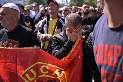 "Срам за Европа и всички останали": Шок и сълзи в Косово след присъдата на Хашим Тачи