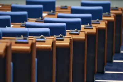 НА ЖИВО: Депутатите обсъждат промените в Закона за Търговския регистър