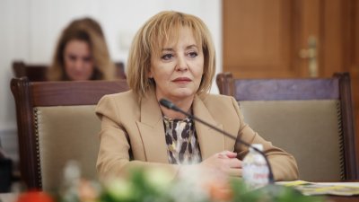 Мая Манолова става председател на Комисията за защита на потребителите