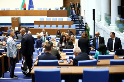 Опозицията настоя за спешни мерки срещу покачването на цените на горивата
