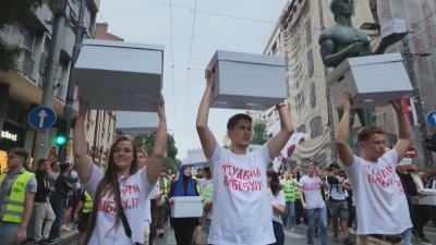 В Сърбия протестиращи студенти регистрираха листите си за вота преди предсрочните избори