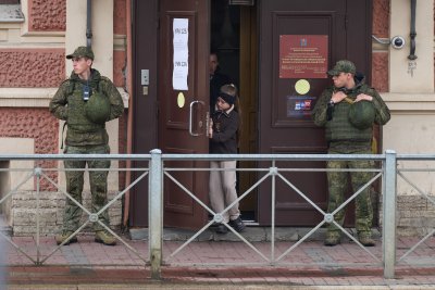 Последен ден от парламентарите избори в Русия, очаква се властта да запази позициите си