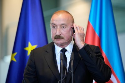 Съвпадение или сделка: Азербайджан помилва френски гражданин след отпадането на санкциите срещу Усманов